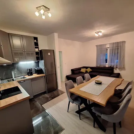 With Private Swimming Pool Appartement *