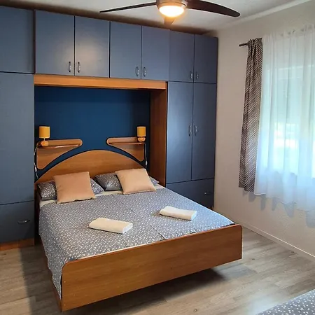 With Private Swimming Pool Lejlighed *