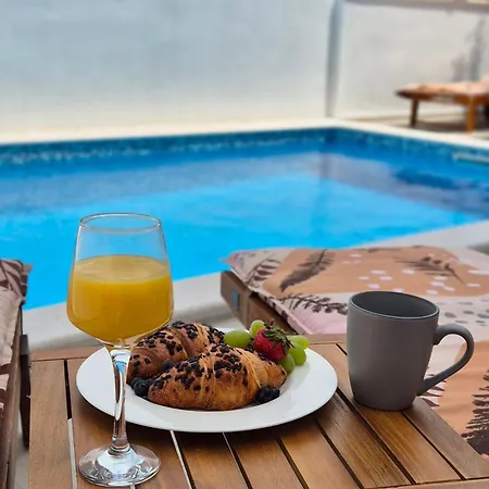 With Private Swimming Pool Lejlighed Split