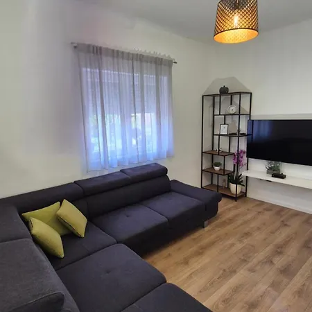 Apartament With Private Swimming Pool *