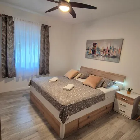 With Private Swimming Pool Apartament Split