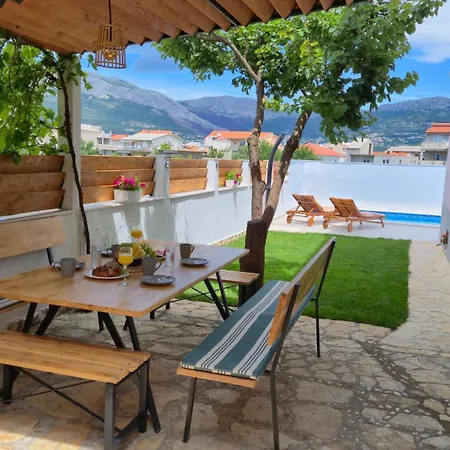 With Private Swimming Pool Apartament