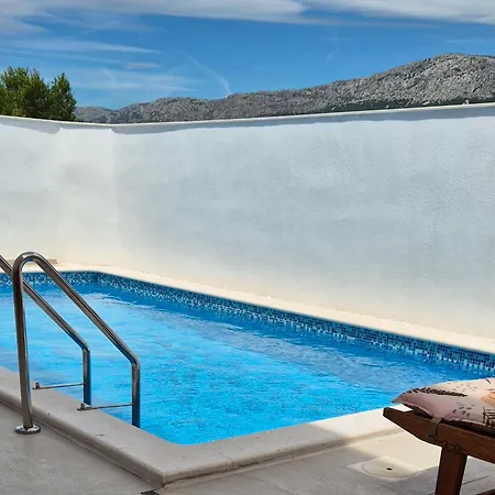 With Private Swimming Pool Split